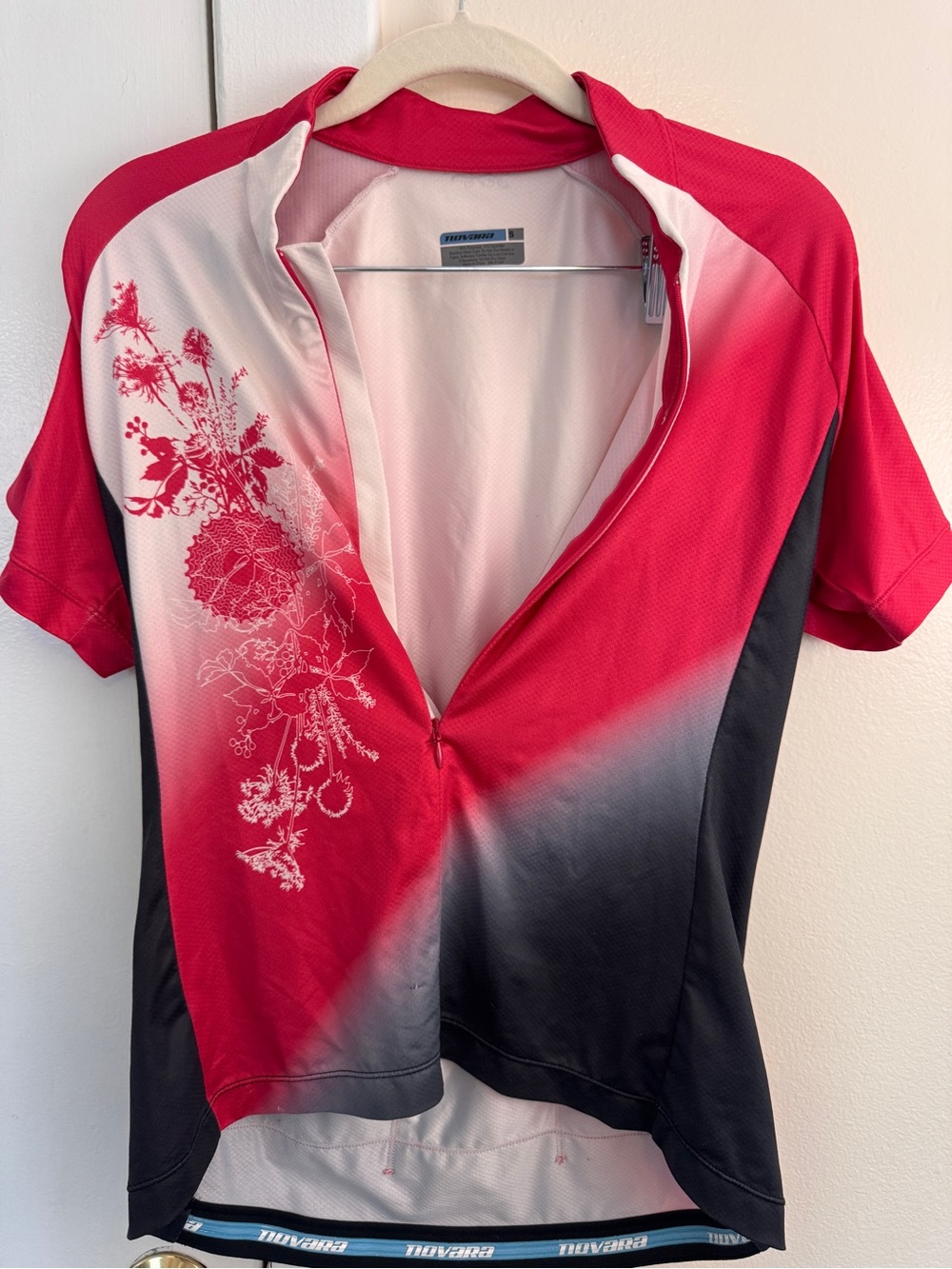 Novara Women's Short Sleeve Cycling Jersey in pink, Black and White